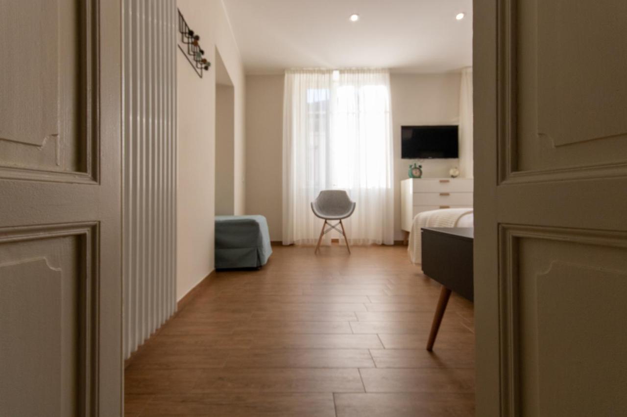 Aqualago Casa Vacanze Apartment D Verbania Bagian luar foto